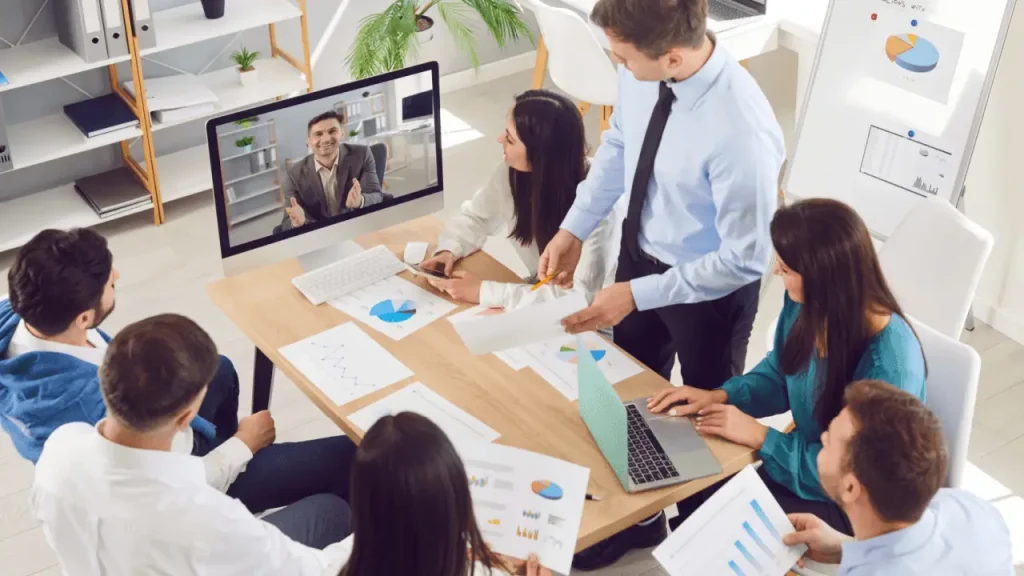 Ways attorneys attract new clients online through digital strategy team meeting